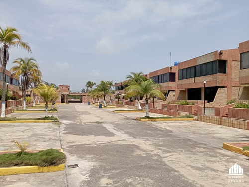 Imagen 2 de 19 de Townhouse En Tucacas, Conjunto Residencial Bucaneros Fg