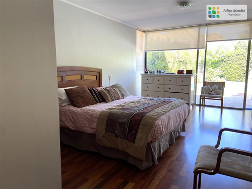 Impecable En Condominio 5 Dorm. Servicio Y Sala De Estar.