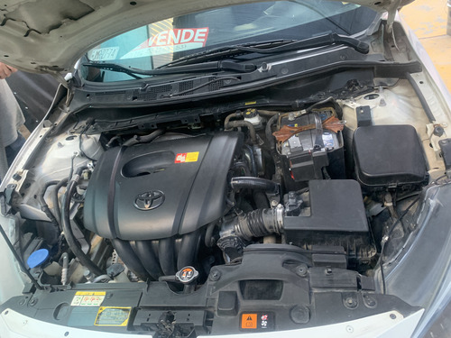 Toyota Yaris SD R XLE AT