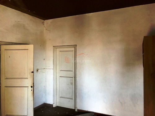 Local Sobre Avd. Gorlero En Punta Del Este, Península, Venta Alquiler, Amplio Local En Planta Baja + Otro En Sub Suelo Independiente + 2 Apartamentos- Ref: 21752