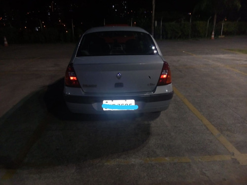 Imagem 5 de 12 de Renault Clio Sedan 1.6 16v Privilège 4p