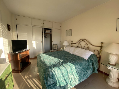Venta De Apartamento 3 Dormitorios. Península
