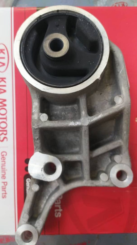 Base Motor Trasera Para Kia Carens 2005/2006