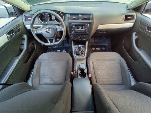Imagen 10 de 15 de Volkswagen Jetta 2015 2.5 Trendline L5 Man B A Mt