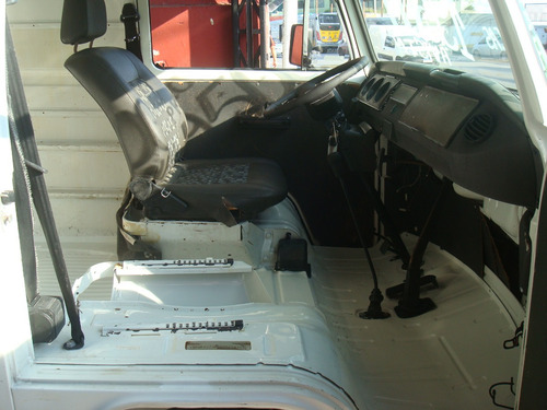 Volkswagen Kombi 1.6 Carat 3p