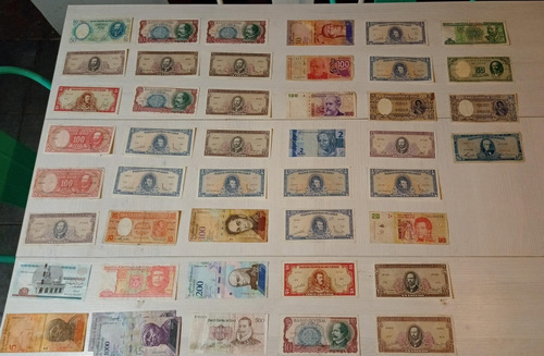 Colección De 45 Billetes Antiguos, En Su Mayoría De Chile