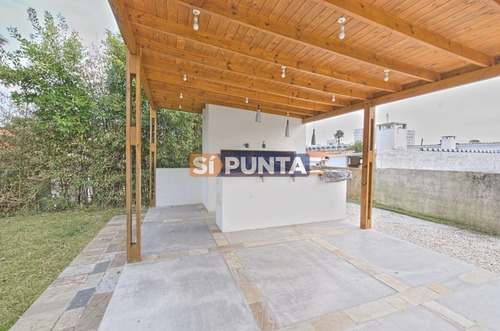 Imagen 14 de 21 de Apartamento En Playa Mansa A La Venta