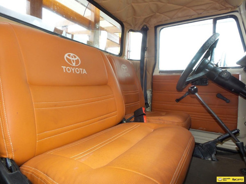 Imagen 18 de 25 de Toyota Land Cruiser Estacas