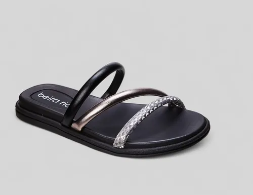 Sandalia Beira Rio feminina preta vista em angulo de tres quartos