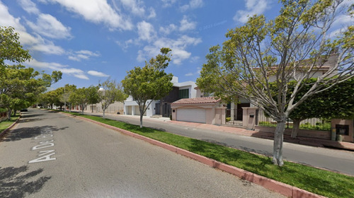 Casa En Venta De Dos Niveles En Jardines De Chapultepec, Tijuana, Baja California