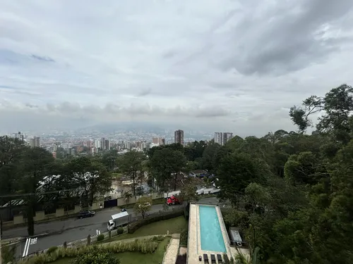 Apartamento En Arriendo Ubicado En El Poblado Sector Los Balsos (26986).