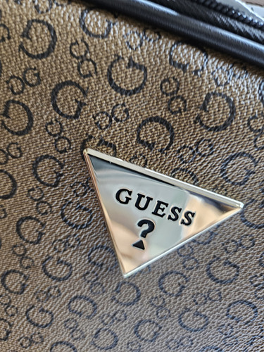 Neceser Guess. Recién Llegado!