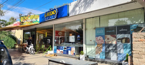 Icho Cruz, Casa Con Cuatro Locales Comerciales