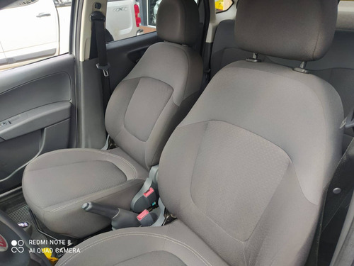 Imagem 11 de 12 de Fiat Grand Siena 1.4 Mpi Attractive 8v Flex 4p Manual