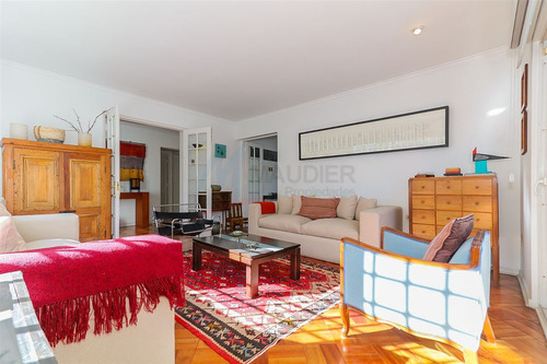 Casa En Venta De 5 Dorm. En Las Condes
