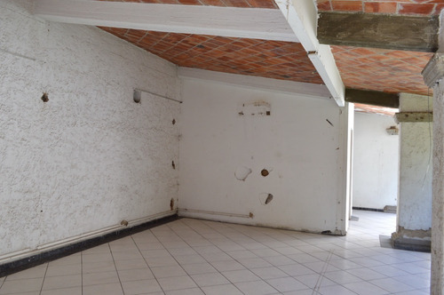 Ubicadísima Propiedad En Venta Como Terreno !