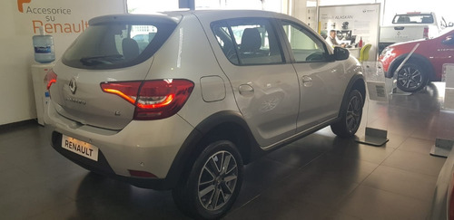 Imagen 5 de 15 de Autos Y Camionetas Renault Sandero Life Toyota Etios Cruze E