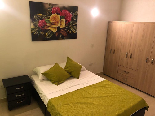 Imagen 12 de 14 de Venta De Chalet En Conjunto Cerrado Vía Barcelona