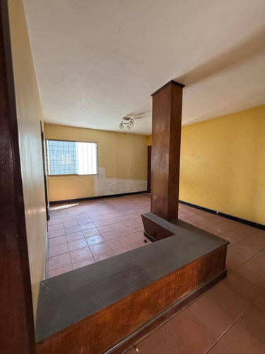 Iris Hernandez Alquila Casa Comercial ( 680/420m2 ). La Viña. Valencia. Carabobo