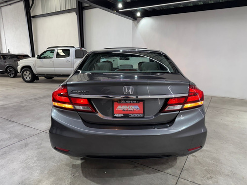 Honda Civic 1.8 Ex Sedan L4 . At