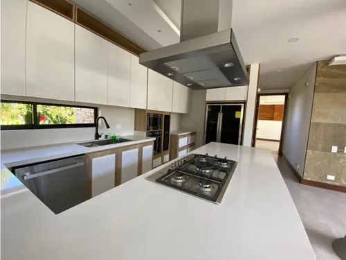 Hermosa Casa Para La Venta En Llanogrande