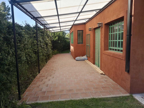 Hermosa Casa Con Parque Y Jardin En Barrio Joven Imperdible