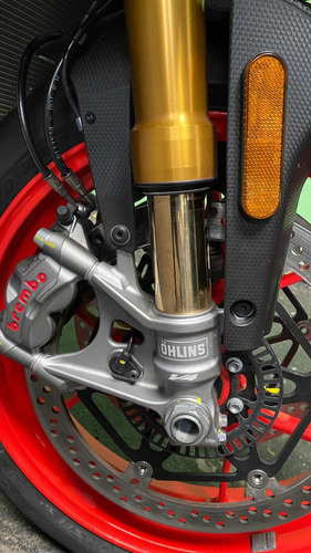 Imagen 11 de 11 de Aprilia Tuono V4 1100
