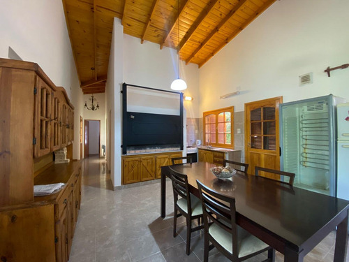 Casa Quinta En Ave Del Paraíso 767