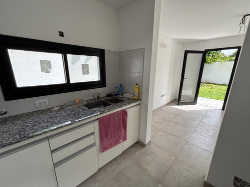 Duplex En Venta - 2 Dormitorios 2 Baños - 207mts2 - Villa Elisa
