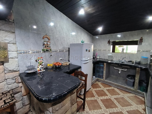 Terreno En Venta En La Colonia Tovar Cda 25-518 Yf