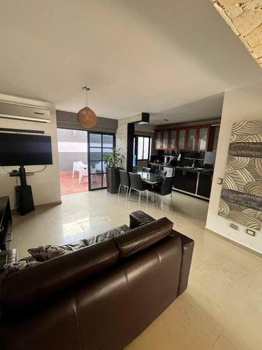En Venta Town House Mañongo Res. Las Trinitarias (lp)