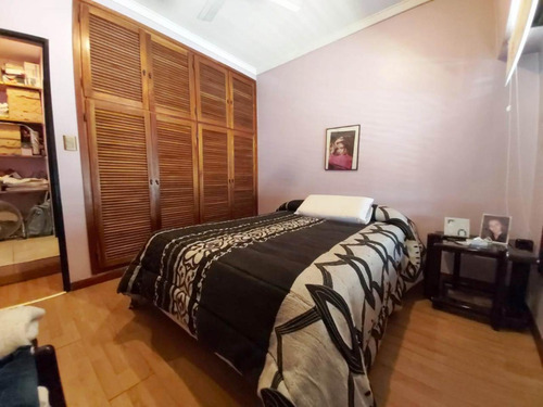Importante Chalet Sobre 2 Lotes El Palomar.