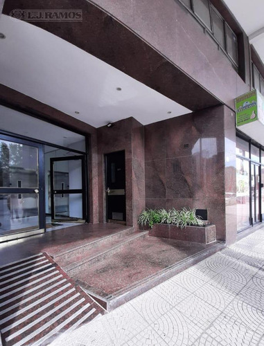 Imagen 14 de 16 de 3 Ambientes Apto Profesional O Vivienda - Piso Alto Con Mucha Luz Y Sol.
