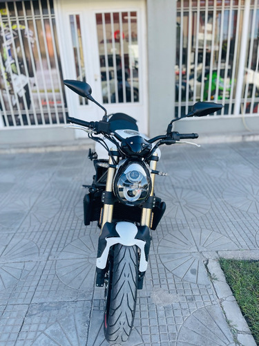Benelli 752s Naked