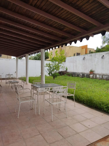 Imagen 2 de 8 de Casa De Dos Niveles Vistamar, Pampatar