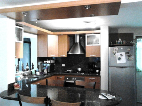Imagen 3 de 10 de Venta De Hermosa Casa De Dos Plantas Totalmente Remodelada, Ubicada En La Urbanizacion Hatillo Country, Palavecino.