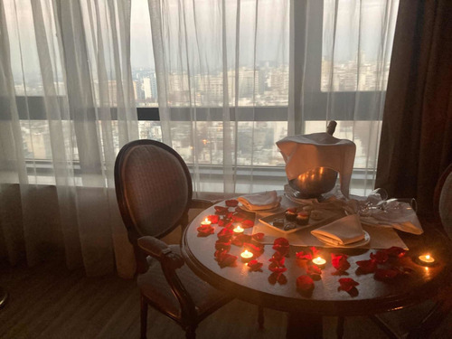 Imagen 3 de 6 de Decoración De Habitación - Noche Romántica - Pétalos Y Velas