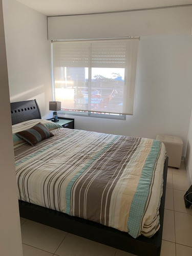 Imagen 13 de 13 de Apartamento Parada 18 De La Mansa Con Vista Al Mar, Excelente Ubicacion