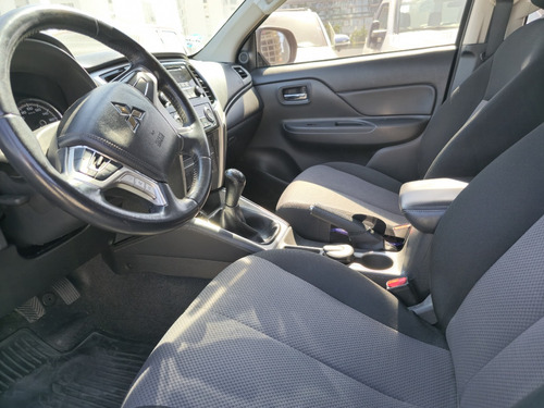 Mitsubishi L200 2.4 Cabina Doble 4x2 Mt