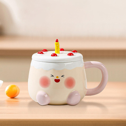 Taza De Té Y Taza De Café Con Tarta De Cumpleaños Y Tapa