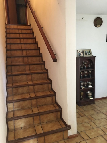 Casa De 6 Dormitorios En Pinares- Ref: 542