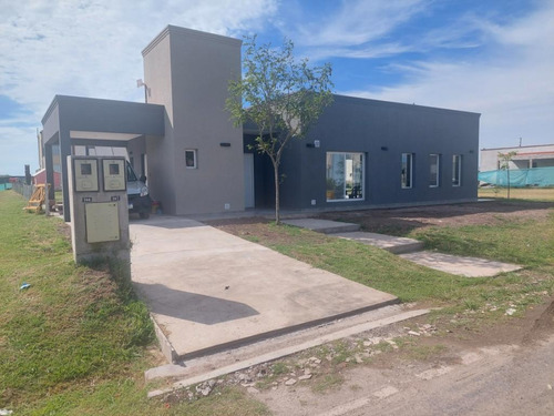 Casa En Alquiler O Venta. A Estrenar. Barrio Horizontes Al Sur. Canning.