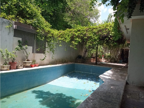 Casa En Venta En El Centro, De 6 Recamaras, Locales Y Piscina