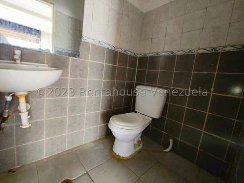 Imagen 2 de 30 de *** Estrategico Local En Alquiler** Centro Este**17 Mts** Rodeado De Comercios+panaderias**l.t** 0412+.056.+03.+76/# /co/-di/-go/ 23-17896