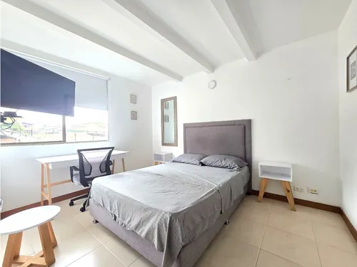 Apartamento En Arriendo En El Poblado, Cómodo Y Bien Ubicado