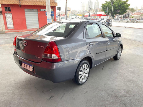 Imagem 6 de 14 de Toyota Etios Sedan Xs 1.5 Cinza 2013 Flex Manual