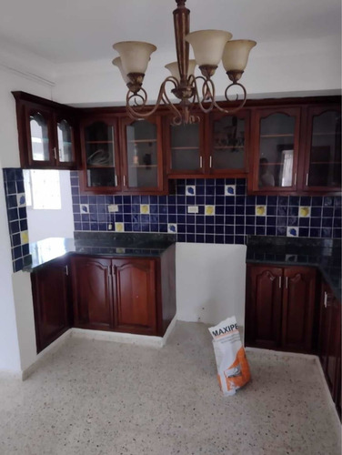 Imagen 10 de 21 de Se Vende A Buen Precio Casa De 3 Niveles En El Res. Montas