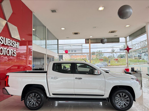 Mitsubishi Triton 2.4 BITURBO DIESEL CD HPE 4X4 AUTOMÁTICO