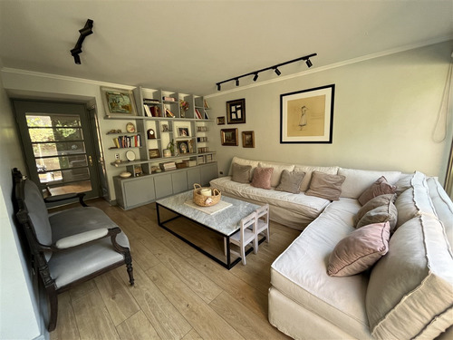 Casa En Arriendo De 5 Dorm. En Lo Barnechea