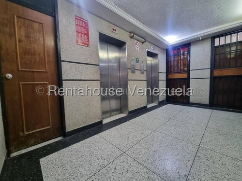 César Bullones Vende Magnífico Apartamento En Av Lara, Lara 25-18566